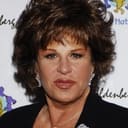 Lainie Kazan als Connie