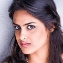 Neha Mahajan als Kavya