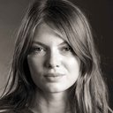 Ambre Pietri als Sacha Kapelian