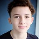 Jett Klyne als Young Jamie