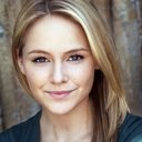 Cassi Thomson als Elysse Dumar