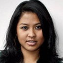 Dira Sugandi als Sari