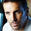 J.R. Cacia als Detective Hanson