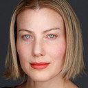 Drea Berg als Holly