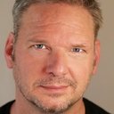 Tom Kiesche als Logan