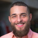 Joshua Hancock als Arlo