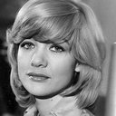 Judy Geeson als Geraldine Hardcastle