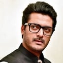 Jisshu Sengupta als Himadri