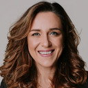 Cindy Swanepoel als Mrs. Lourens