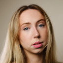 Annabelle Stewart als Boss