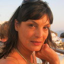 Foziah Davidson als Dalia