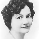 Lucille La Verne als Mrs. Briggs