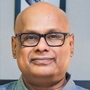 Suresh Chakravarthy als Manu's Grandfather