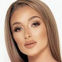 Natasha Tosini als Linda
