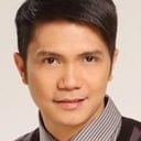 Vhong Navarro als Benedict