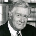 George Gaynes als El Morocco Captain