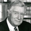 George Gaynes als l'ammiraglio