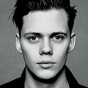 Bill Skarsgård als Axel Cluney / Zeitgeist