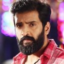 Santhanam als Vinod
