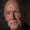 Hugh Ross als Narrator (voice)