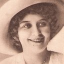 Renée Sylvaire als 