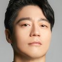 Kyung Sung-hwan als Royal Guard