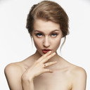 Marina Maloy als Han Guang's girlfriend