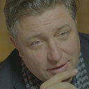 Inigo Gilmore als Reporter / interviewer