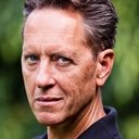 Richard E. Grant als Clifford