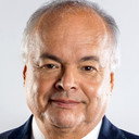 Álvaro Salas als Self - Host