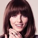 Ophelia Lovibond als Charlotte