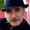 Manuel Malou als Spanish restaurant musician