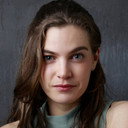 Kaitlin Okely als Swimmer