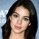 Adelaide Kane als Zoey Sandin