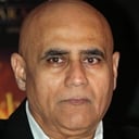 Puneet Issar als Amar and Suraj's Father
