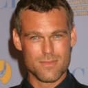 Grayson McCouch als Roger