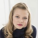 Elise Jones als Young Amy