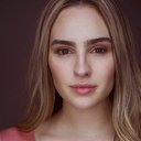 Emma Elle Paterson als Ivanka's Girlfriend