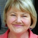 Annette Badland als Mrs Fezziwig