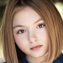 Presley Richardson als Little Doll Girl