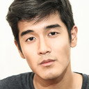 Nathan Hartono als Fortune God Intern
