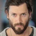 Damon Lipari als Damien