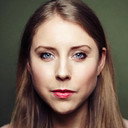 Natalie Gee als Hotel Clerk