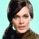 Martine Beswick als The Queen