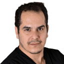 Iban Marrero als Customs Officer