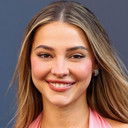 Madelyn Cline als Whiskey