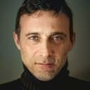 Cem Bender als Seyit