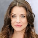 Julie Gonzalo als Shelby Cummings