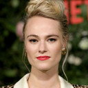 Jessica Madsen als Becky