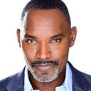 Tommie Earl Jenkins als General Sharpe
